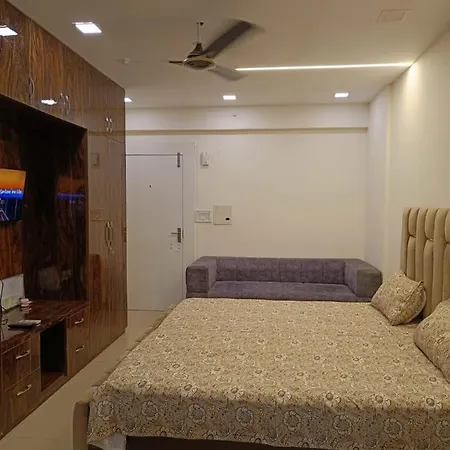Moti Nagar, Dlf Capital Greens